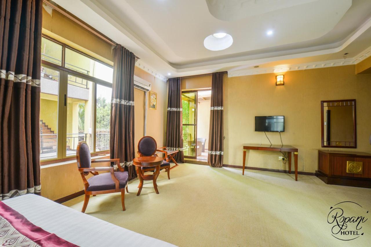 Ropani Hotel Kitende Exterior foto