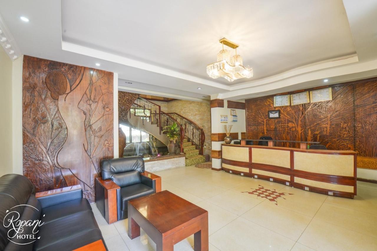 Ropani Hotel Kitende Exterior foto