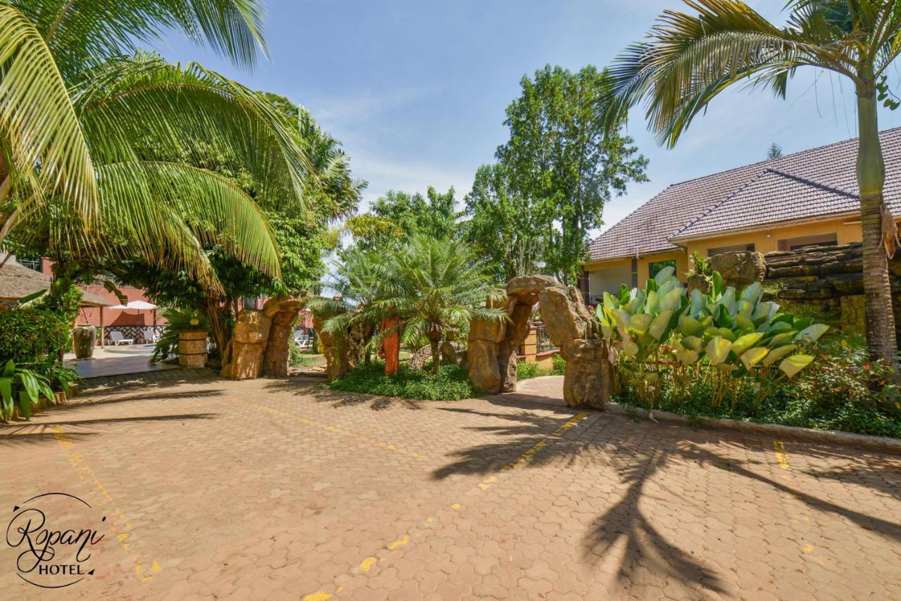 Ropani Hotel Kitende Exterior foto
